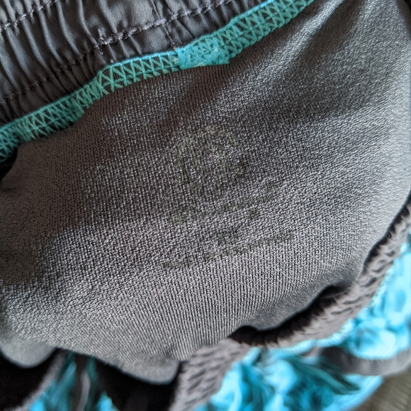 🔥 Champion Shorts - Picture 2 of 4